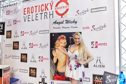 Erotic Fair 2015 — photograph 17 of 316
