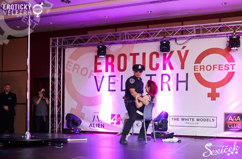 Erotic Fair 2015 — photograph 25 of 316