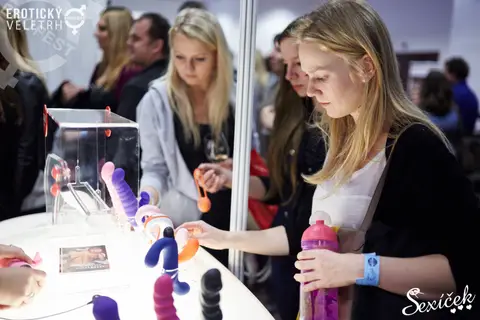 Erotic Fair 2015 — photograph 78 of 316