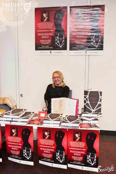 Erotic Fair 2015 — photograph 90 of 316