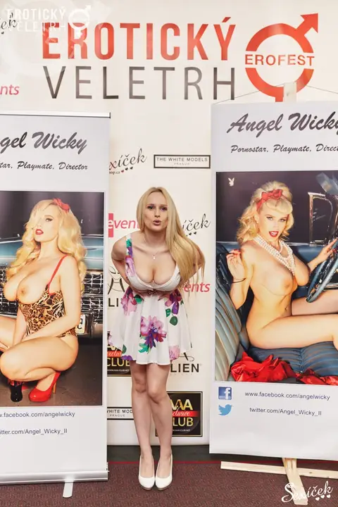 Erotic Fair 2015 — photograph 163 of 316