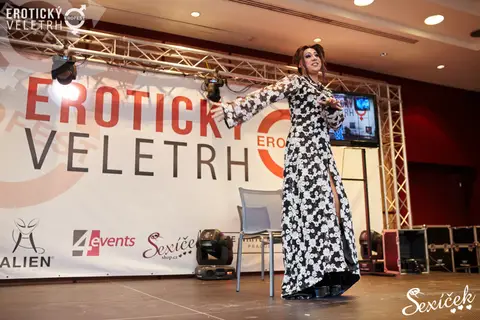 Erotic Fair 2015 — photograph 275 of 316