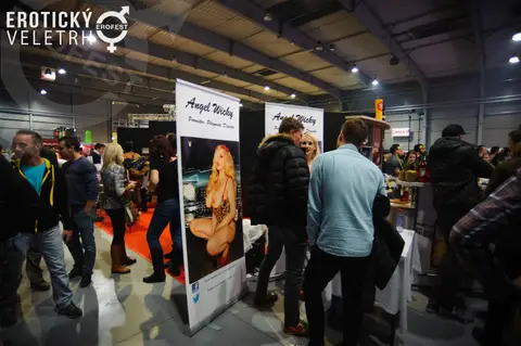 Erotic Fair 2016 — photograph 25 of 92