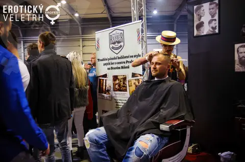 Erotic Fair 2016 — photograph 28 of 92