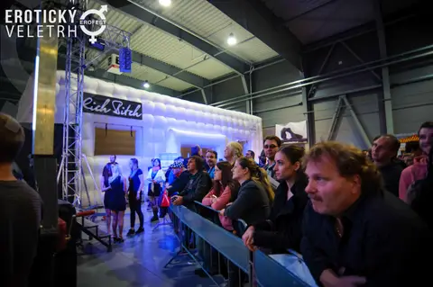 Erotic Fair 2016 — photograph 60 of 92