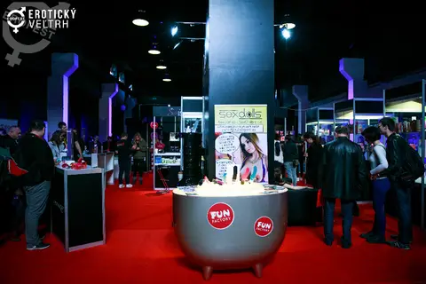 Erotic Fair Bratislava 2017 — photograph 15 of 160