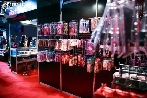 Erotic Fair Bratislava 2017 — photograph 37 of 160
