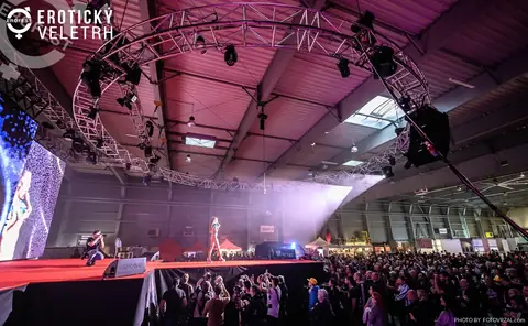 Erotic Fair 2019 — photograph 139 of 500