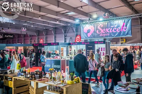 Erotic Fair 2019 — photograph 417 of 500