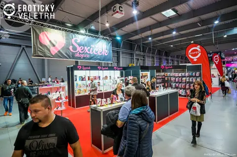 Erotic Fair 2019 — photograph 8 of 500