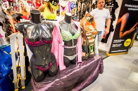 Erotic Fair 2019 — photograph 36 of 500