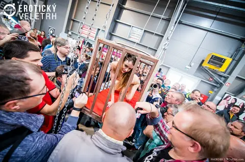 Erotic Fair 2019 — photograph 45 of 500