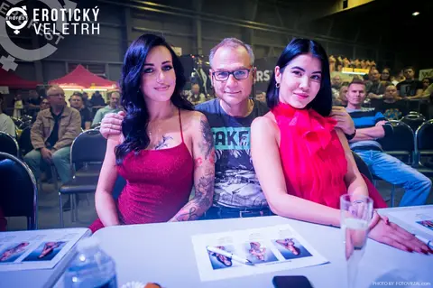 Erotic Fair 2019 — photograph 67 of 500