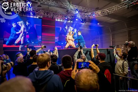 Erotic Fair 2019 — photograph 90 of 500