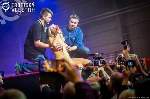 Erotic Fair 2019 — photograph 91 of 500
