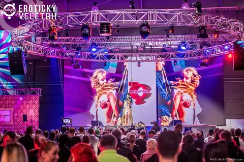 Erotic Fair 2019 — photograph 124 of 500