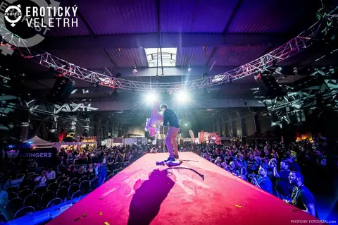 Erotic Fair 2019 — photograph 128 of 500