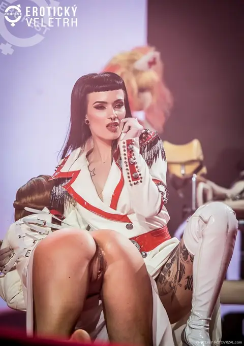 Erotic Fair 2019 — photograph 168 of 500