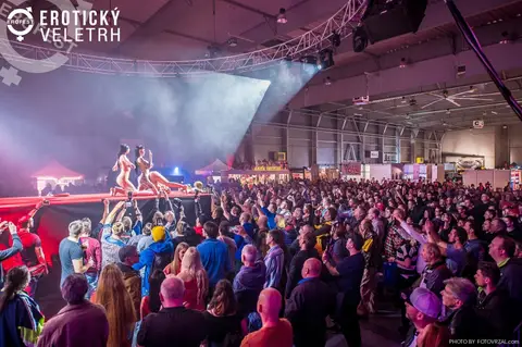 Erotic Fair 2019 — photograph 175 of 500
