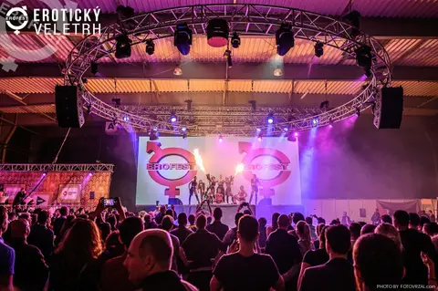 Erotic Fair 2019 — photograph 203 of 500