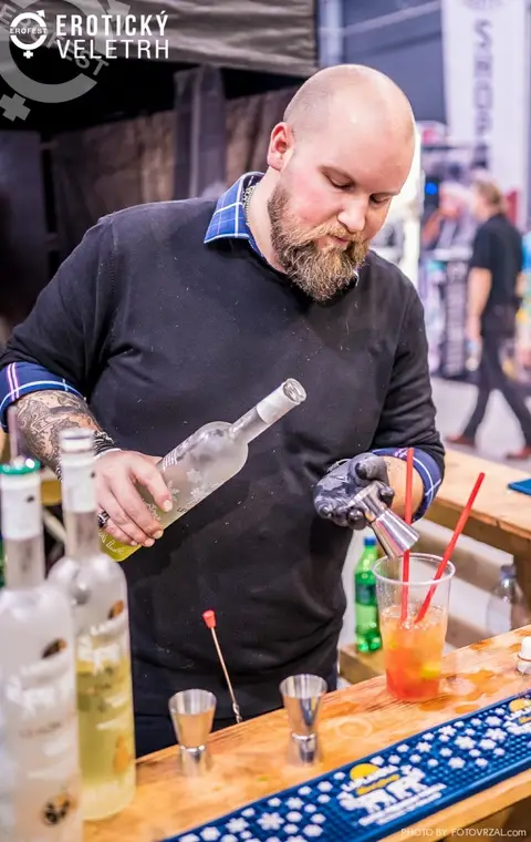 Erotic Fair 2019 — photograph 211 of 500