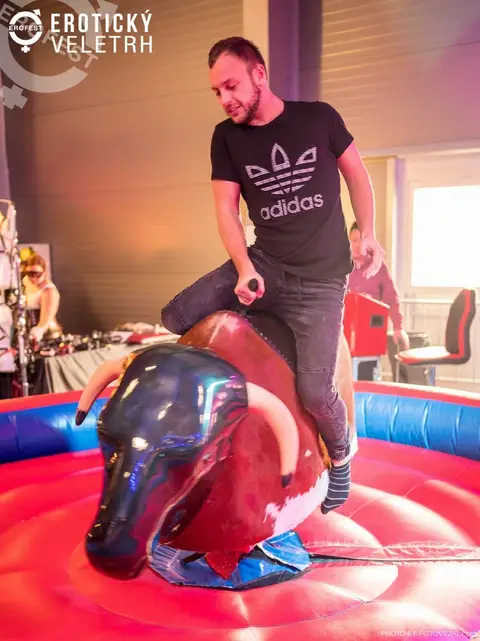 Erotic Fair 2019 — photograph 236 of 500