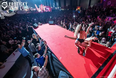 Erotic Fair 2019 — photograph 281 of 500