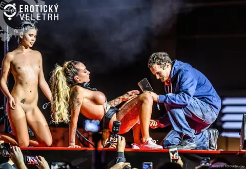 Erotic Fair 2019 — photograph 289 of 500