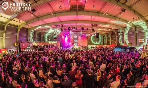 Erotic Fair 2019 — photograph 346 of 500