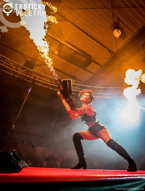 Erotic Fair 2019 — photograph 388 of 500