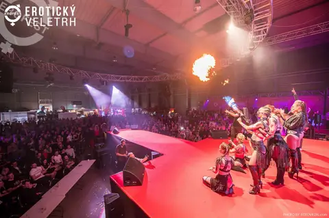 Erotic Fair 2019 — photograph 391 of 500