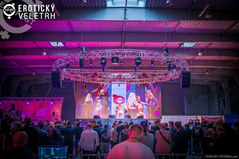 Erotic Fair 2019 — photograph 412 of 500