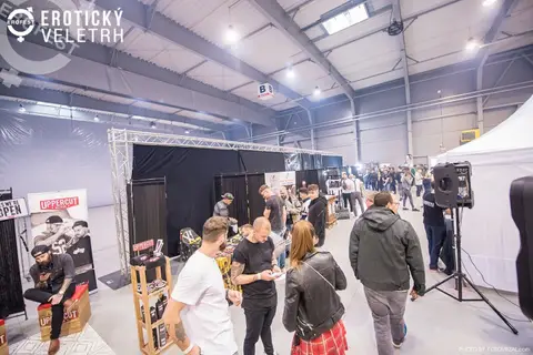 Erotic Fair 2019 — photograph 423 of 500