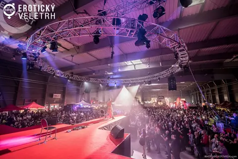 Erotic Fair 2019 — photograph 432 of 500
