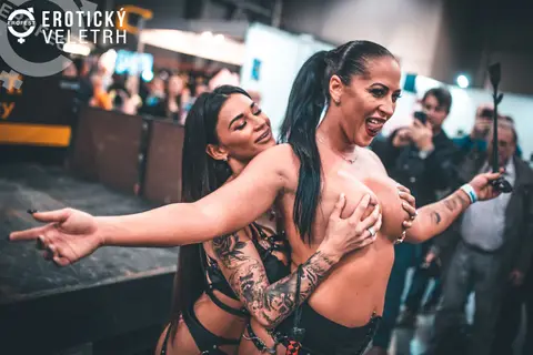 Erotic Fair 2019 — photograph 453 of 500