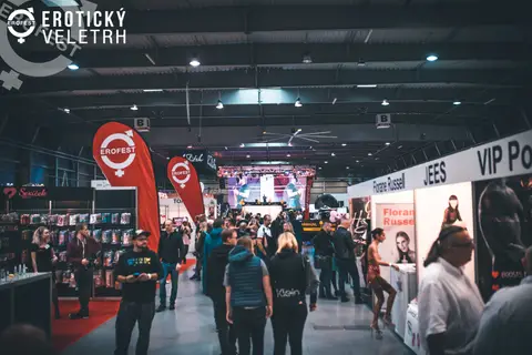 Erotic Fair 2019 — photograph 498 of 500