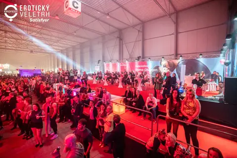 Erotic Fair 2022 — photograph 44 of 195