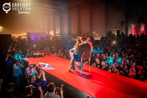 Erotic Fair 2022 — photograph 82 of 195