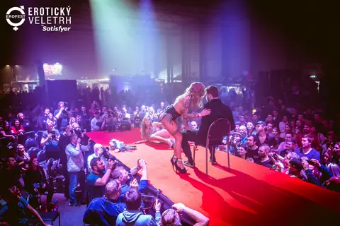 Erotic Fair 2022 — photograph 87 of 195