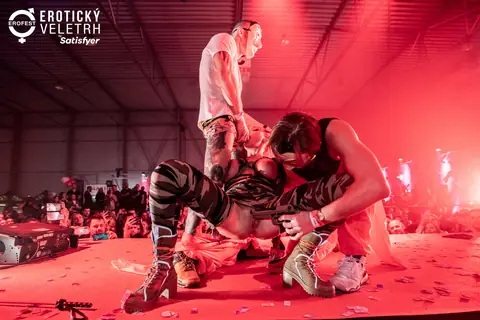 Erotic Fair 2022 — photograph 120 of 195
