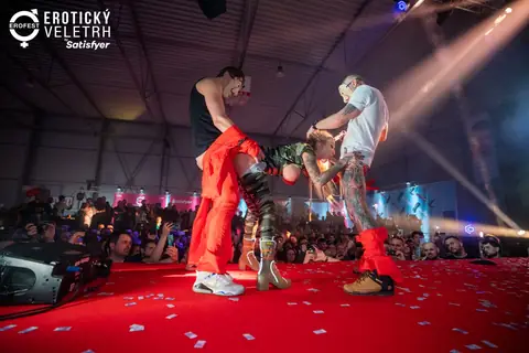 Erotic Fair 2022 — photograph 125 of 195