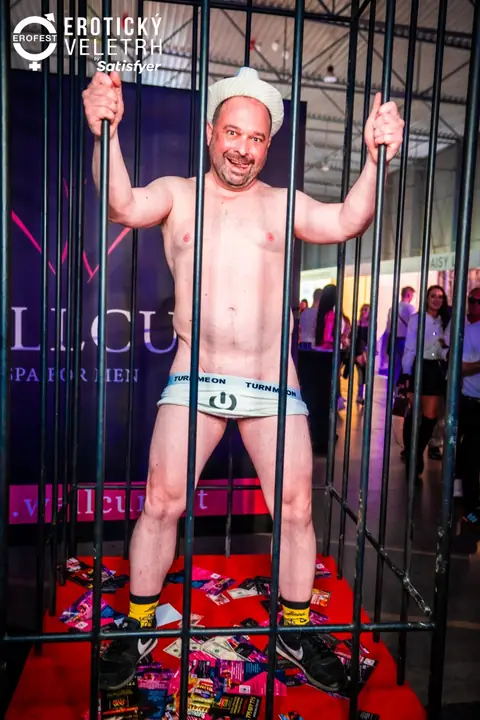 Erotic Fair 2022 — photograph 179 of 195