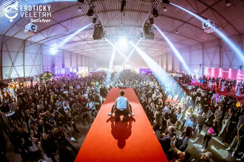 Erotic Fair 2022 — photograph 47 of 195