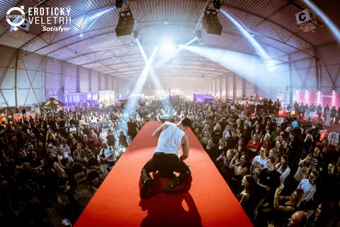 Erotic Fair 2022 — photograph 48 of 195