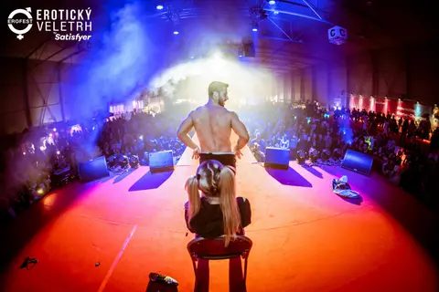 Erotic Fair 2022 — photograph 52 of 195