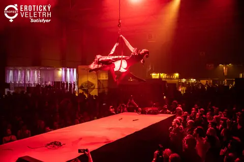 Erotic Fair 2022 — photograph 64 of 195