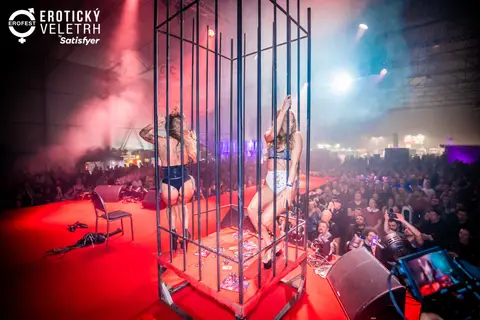 Erotic Fair 2022 — photograph 79 of 195