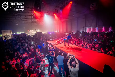 Erotic Fair 2022 — photograph 83 of 195