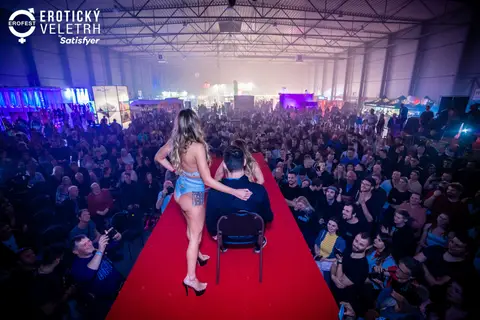 Erotic Fair 2022 — photograph 84 of 195
