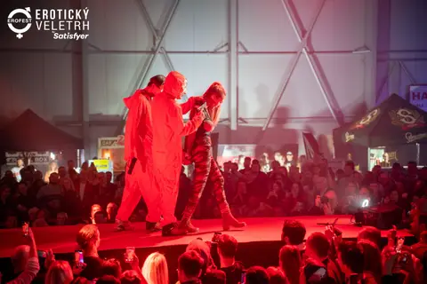 Erotic Fair 2022 — photograph 110 of 195